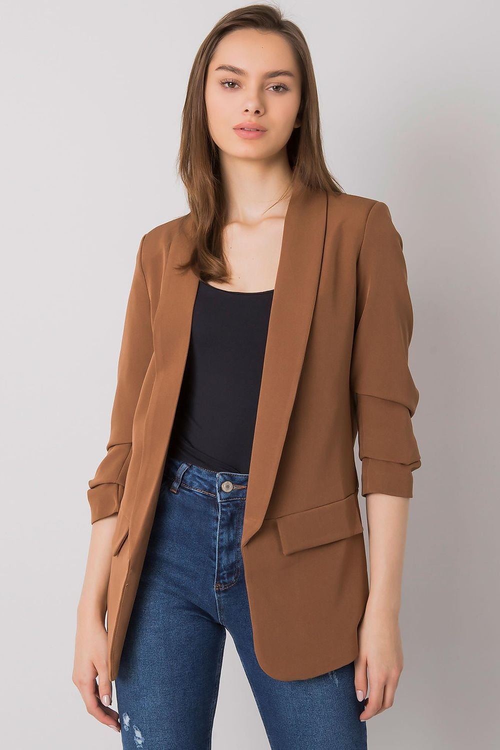 A stylish 3/4 sleeve unbuttoned jacket with a comfortable lining, perfect for casual and semi-formal events.
