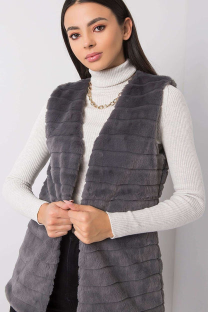 Gilet en fourrure crème avec fermeture à crochet