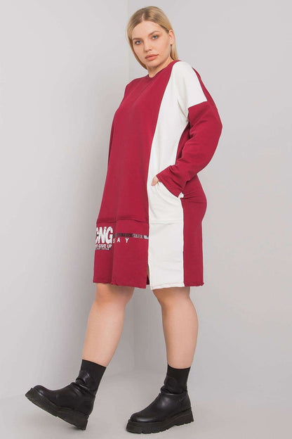 Robe bordeaux à manches longues avec poches plaquées