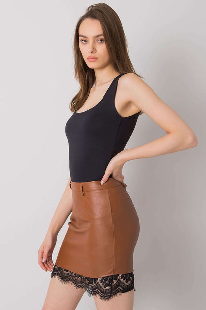 A stylish brown mini skirt made from ecological leather, featuring a decorative black lace hem and a concealed zip closure, worn with a black sleeveless top.
