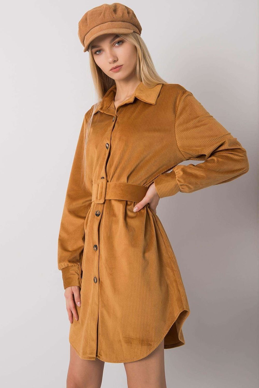 Robe boutonnée à manches longues et ceinture Camel