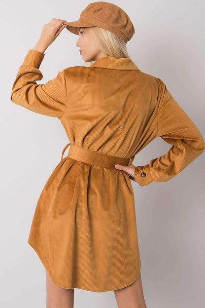 A chic camel-colored button-down dress with long sleeves, featuring a belt that accentuates the waist. A versatile and stylish piece suitable for various occasions.






