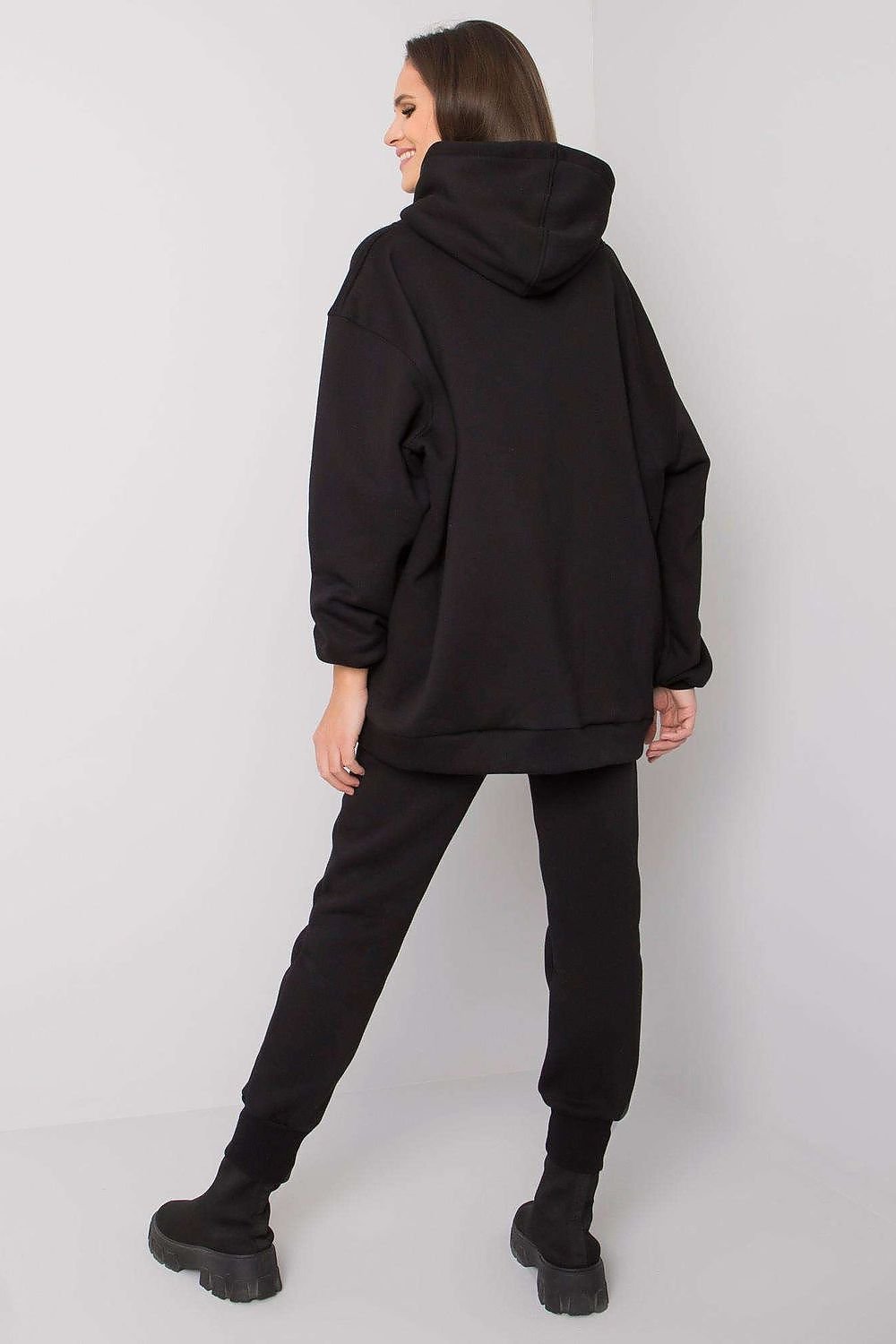 A comfortable set featuring a hooded sweatshirt with a kangaroo pocket, paired with straight-cut sweatpants, perfect for relaxed and casual styling.