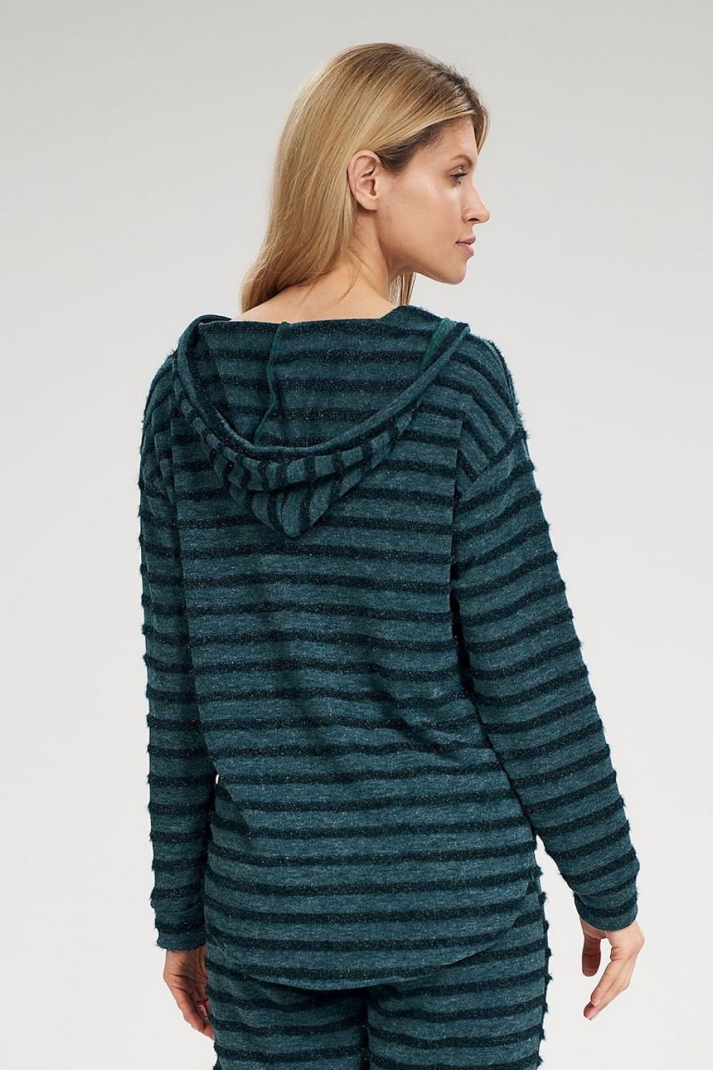 Warm Hooded Sweatshirt with Loose Heart Neckline and Ribbed Sleeves