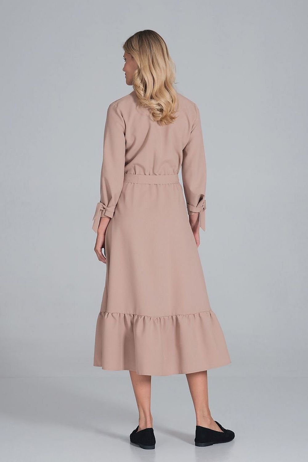 Robe longue avec col en V, ourlet à volants et manches nouées