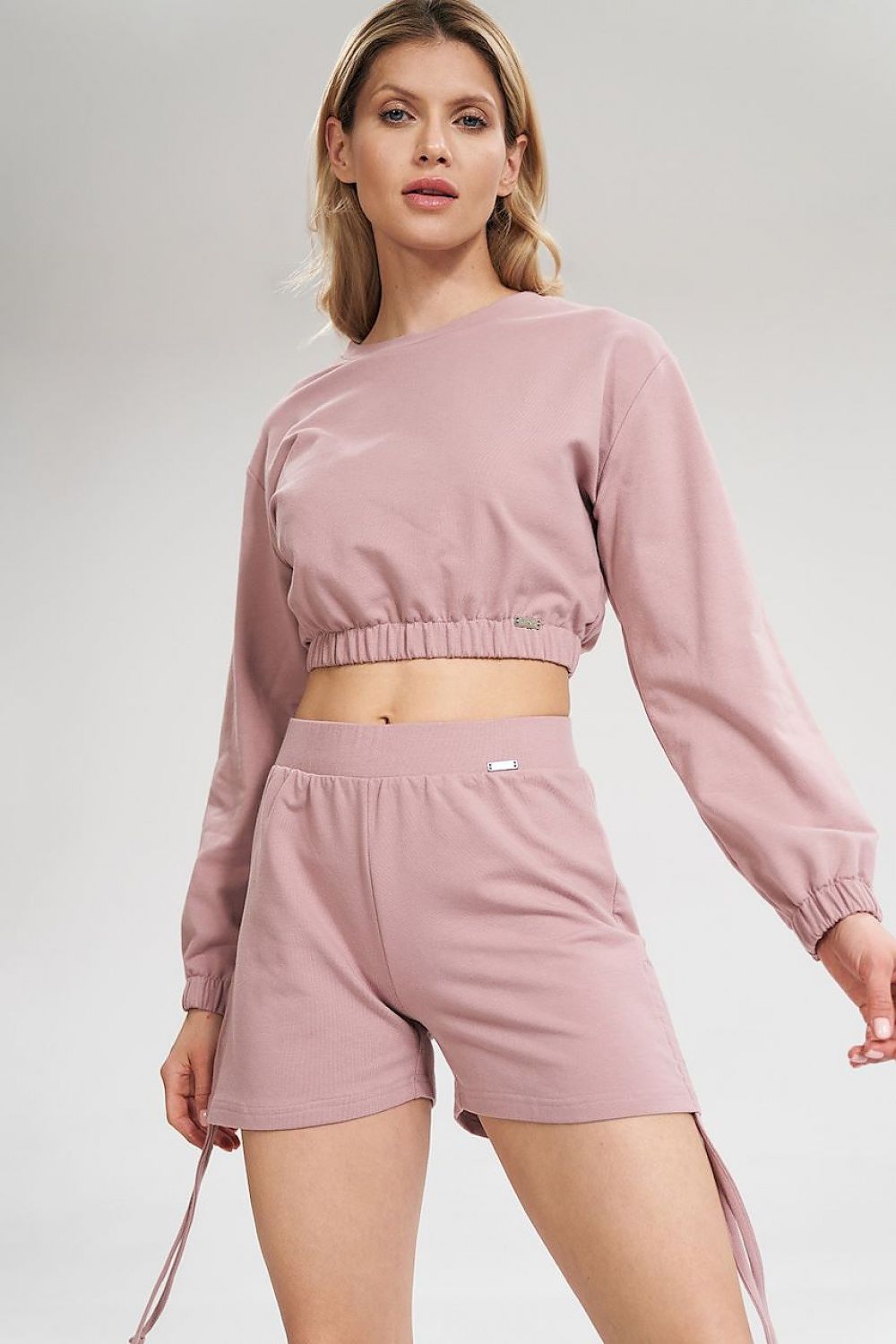 A trendy long sleeve crop sweatshirt featuring a half-round neckline, with sleeves and bottom hem finished with a wide elastic band for a comfortable and modern fit. Perfect for casual, stylish looks.






