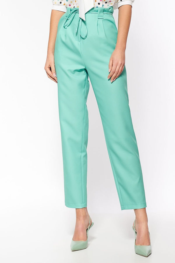 Pantalones de primavera con pierna recta para un estilo versátil