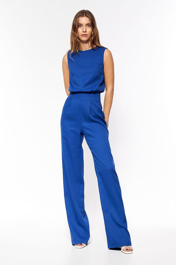Feminine Straight-Leg Jumpsuit with Subtle Back Buttons and Elegant Design