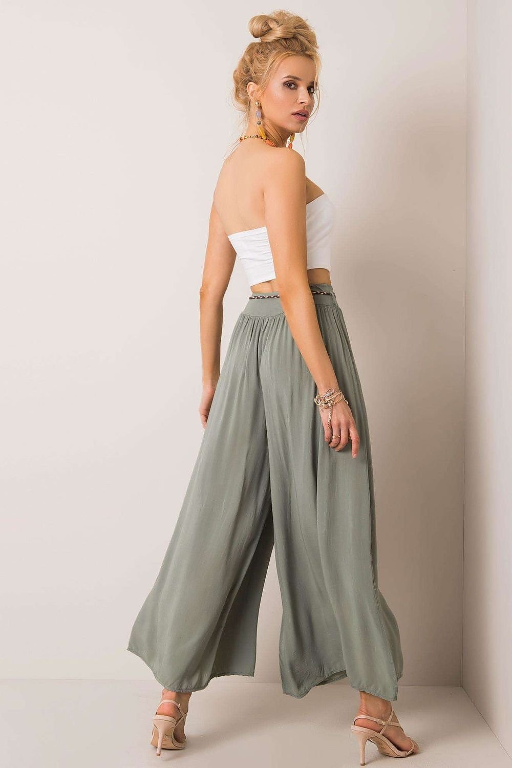 High-waisted viscose pants with an elastic waistband for comfort. Featuring wide legs and a decorative tie belt for a stylish, adjustable fit.

