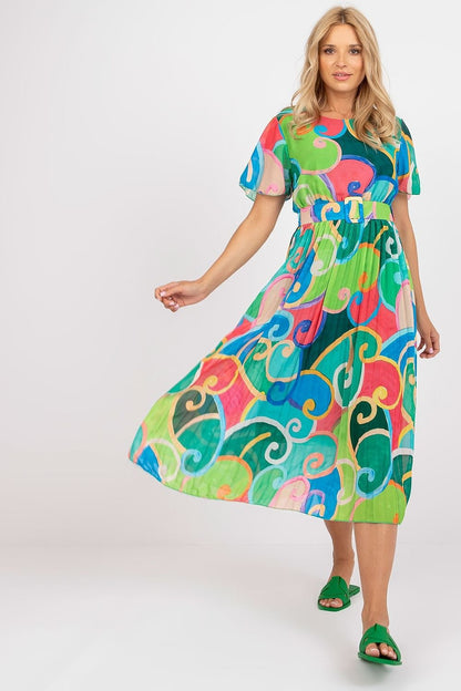 Sommerkleid mit kurzen Ärmeln, Futter, ausgestelltem Schnitt und Gürtel