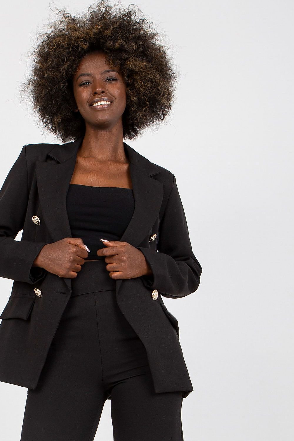 A chic buttoned women's jacket with shoulder cushions and imitation pockets. Fully lined for comfort, it’s versatile enough for a variety of occasions, offering a sophisticated and structured silhouette.