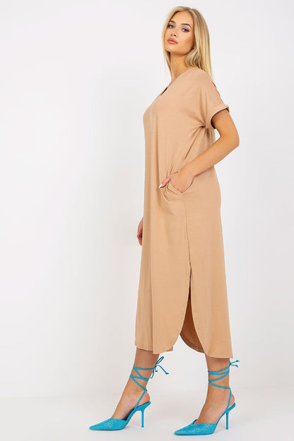 Short-Sleeved Dress with Slip Pockets and Rounded Bottom with Slits