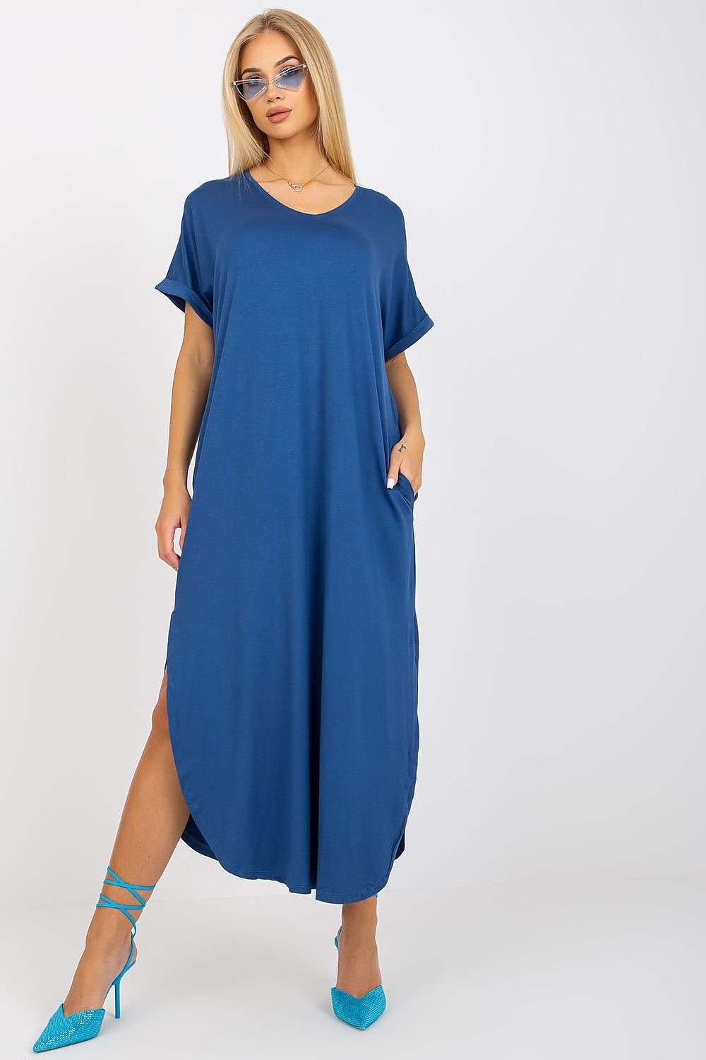 Short-Sleeved Dress with Slip Pockets and Rounded Bottom with Slits