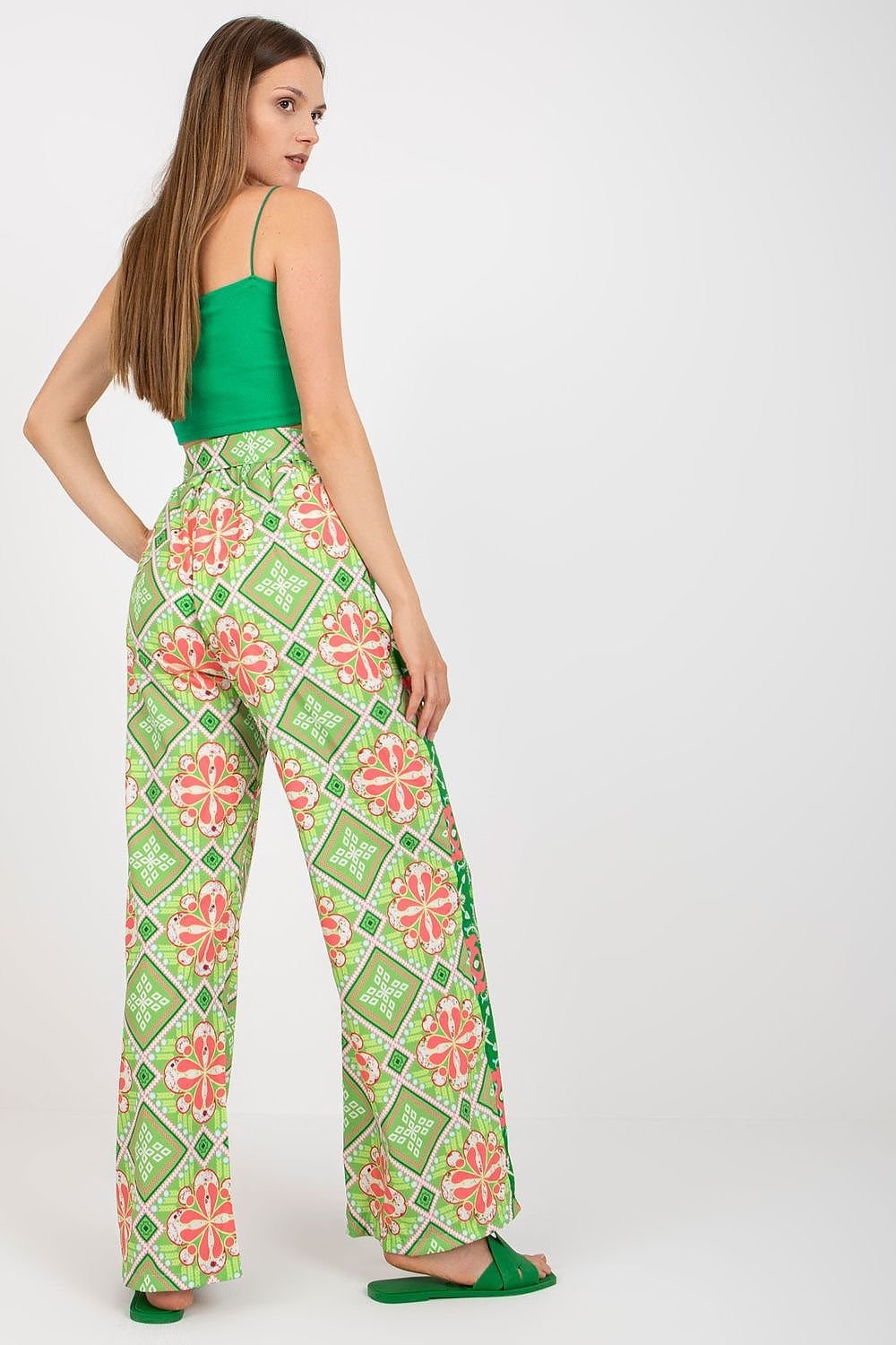 Women's high-waisted pants with wide legs, featuring an elastic band and binding at the waist for a comfortable and adjustable fit.

