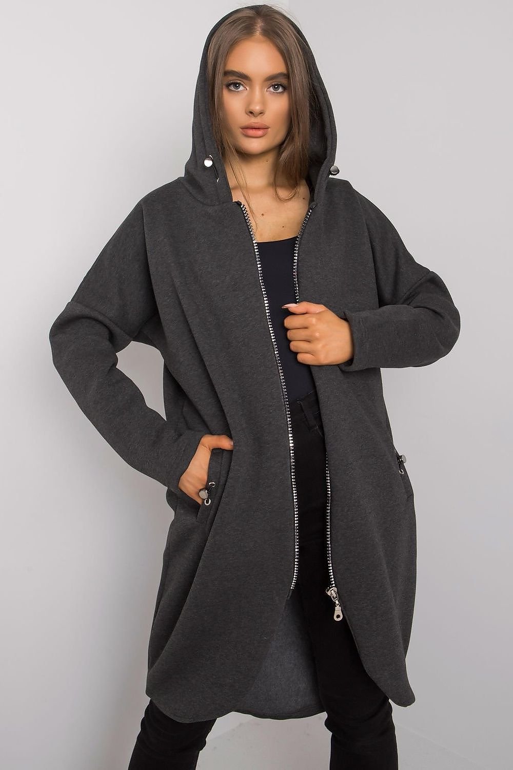 A long-fit zippered sweatshirt with an attached hood, long sleeves, and convenient side slip-in pockets. Perfect for relaxed, casual wear.






