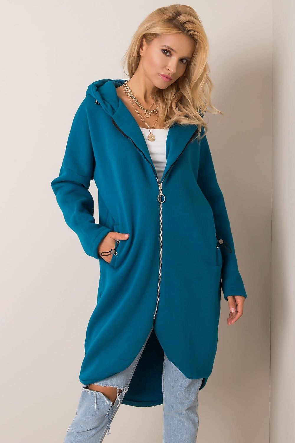 A long-fit zippered sweatshirt with an attached hood, long sleeves, and convenient side slip-in pockets. Perfect for relaxed, casual wear.






