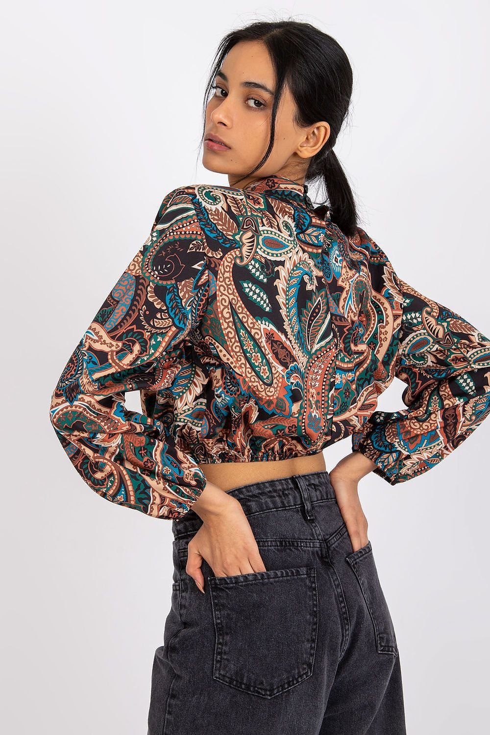 Chic short blouse with long sleeves and a stand-up collar, perfect for everyday wear and beyond.