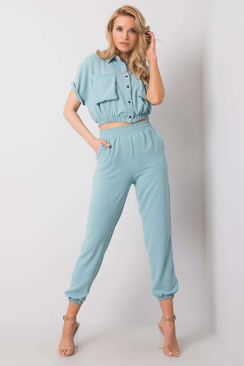 Women's set featuring a buttoned short-sleeve blouse and long pants with an elastic waistband and slip pockets. A comfortable and stylish combination for everyday wear.






