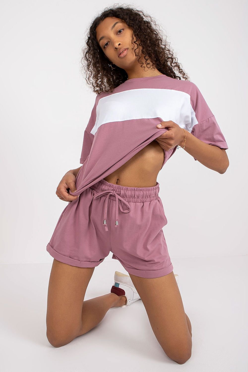 A comfortable set featuring a short-sleeve blouse with a round neckline and high-waisted shorts. The shorts have a tie at the waist and side slip pockets, combining practicality with effortless style. Ideal for casual, everyday wear.






