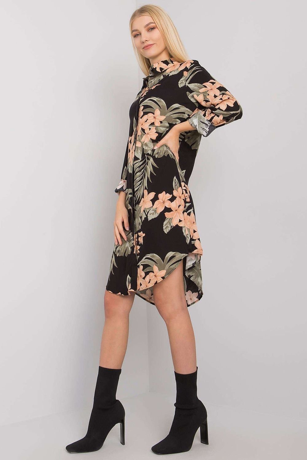 Charming floral and leaves print long-sleeve dress with button-down closure. Perfect for everyday wear, offering a stylish and comfortable option for casual outings.