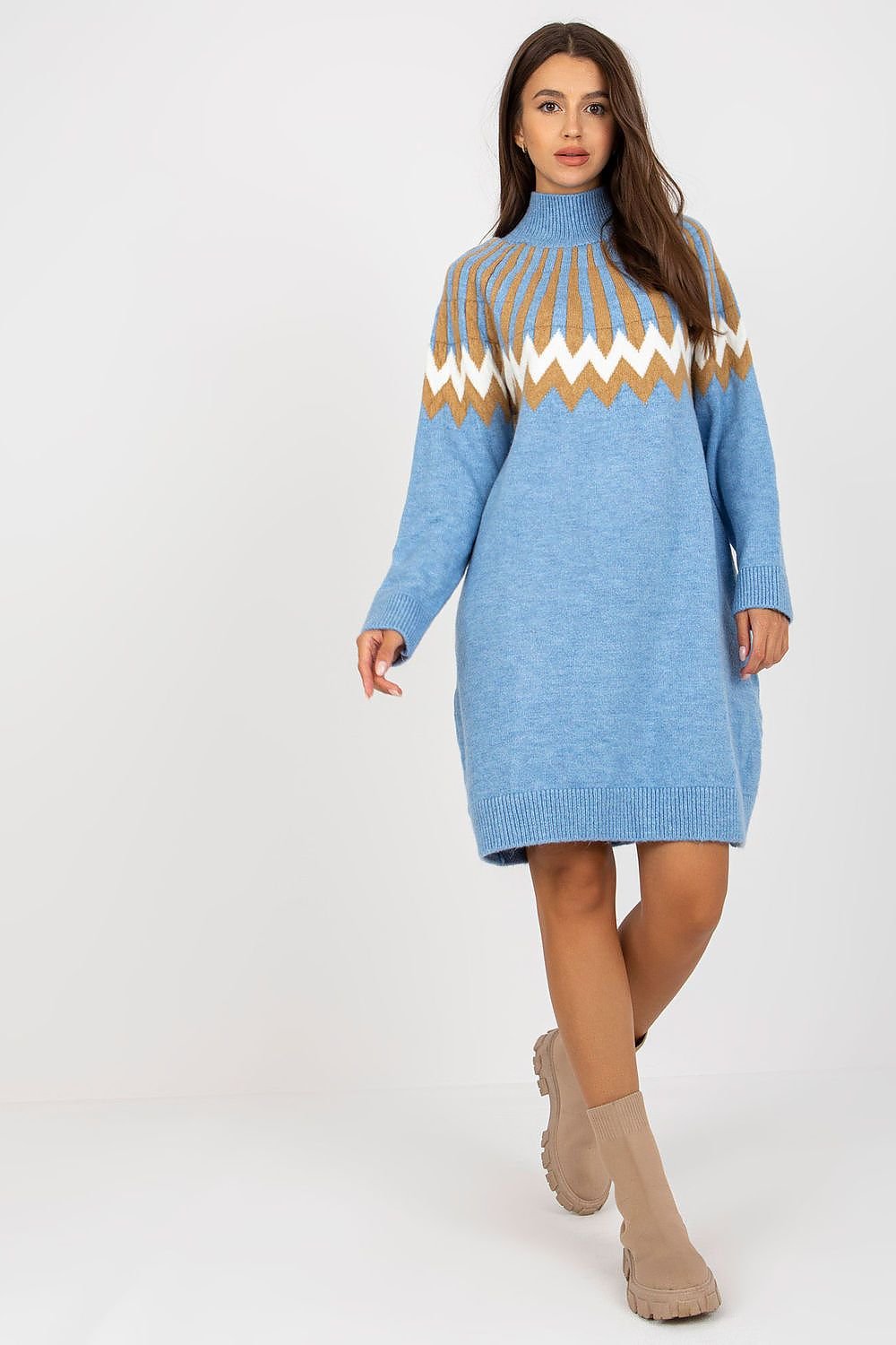 Cozy knitted dress with long sleeves and a turtleneck, featuring a distinctive geometric pattern. Ideal for everyday wear or more formal occasions, offering both style and comfort.






