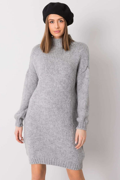 Cozy sweater dress featuring long sleeves and a half turtleneck, ideal for various occasions, offering both style and comfort.






