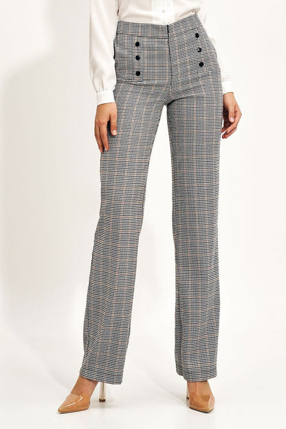 Elegant high-rise pants with a fitted cut and loose legs, featuring button details. The wide-leg design elongates the legs and pairs well with both casual and office styles, making them a versatile addition to any wardrobe.






