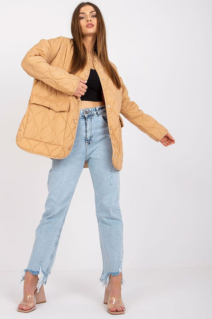 A stylish women's transitional quilted jacket with long sleeves, fastened with press studs. Featuring large pockets, also secured with press studs, it combines practicality and elegance, making it an ideal choice for the transitional season.






