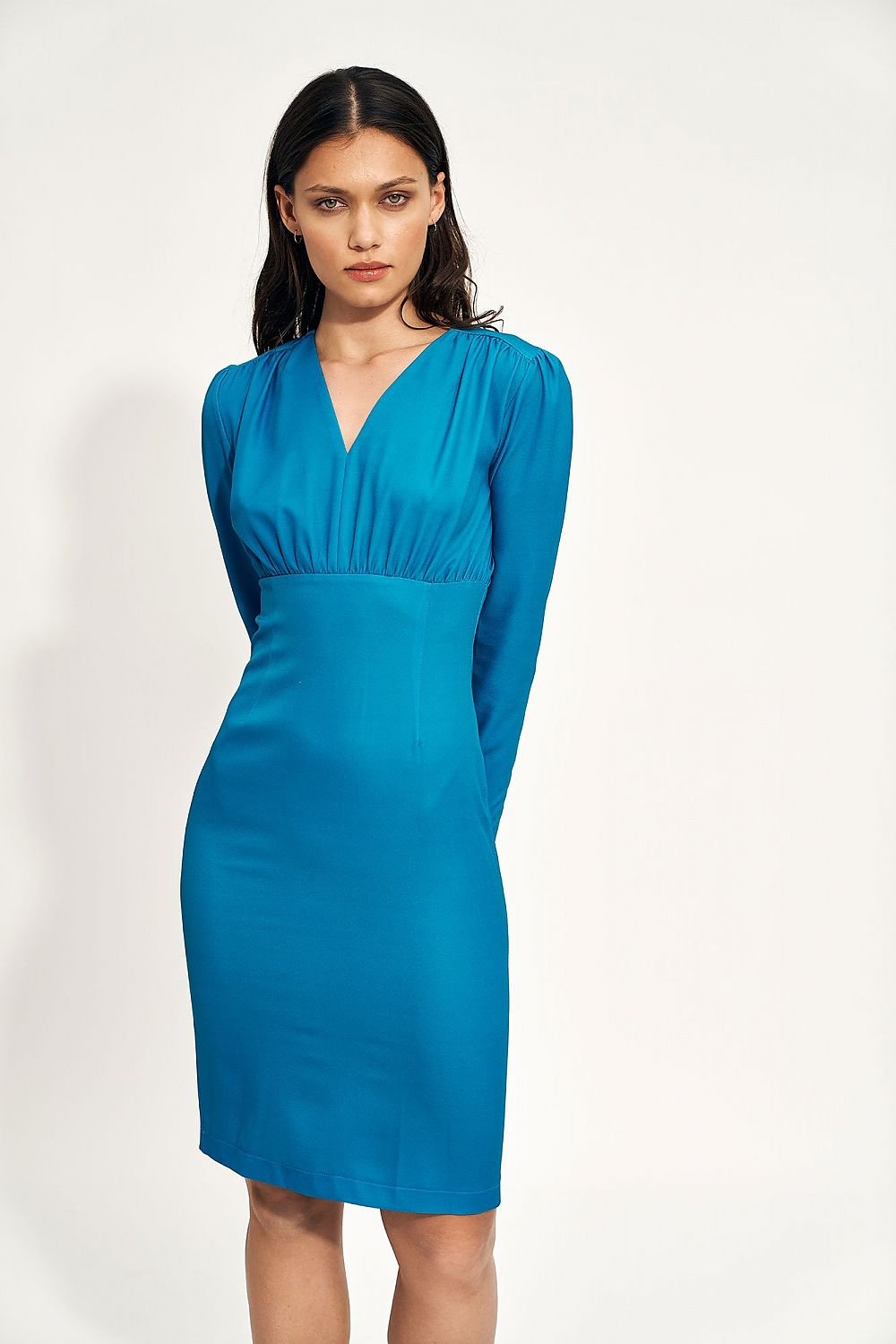 Stunning Midi Dress with Pointed Neckline and Elegant Details