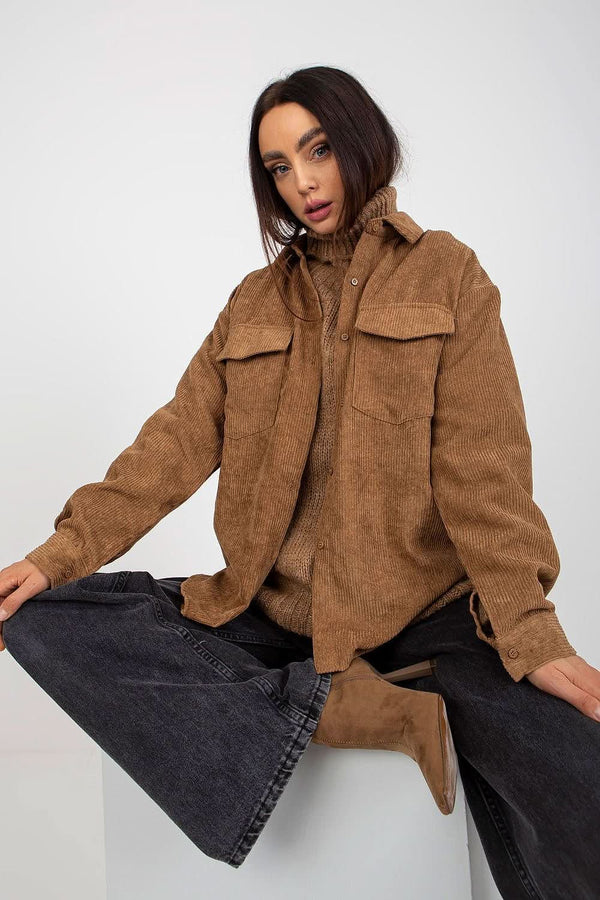Classic corduroy long-sleeve button-down shirt, versatile and ideal for a variety of outfits.