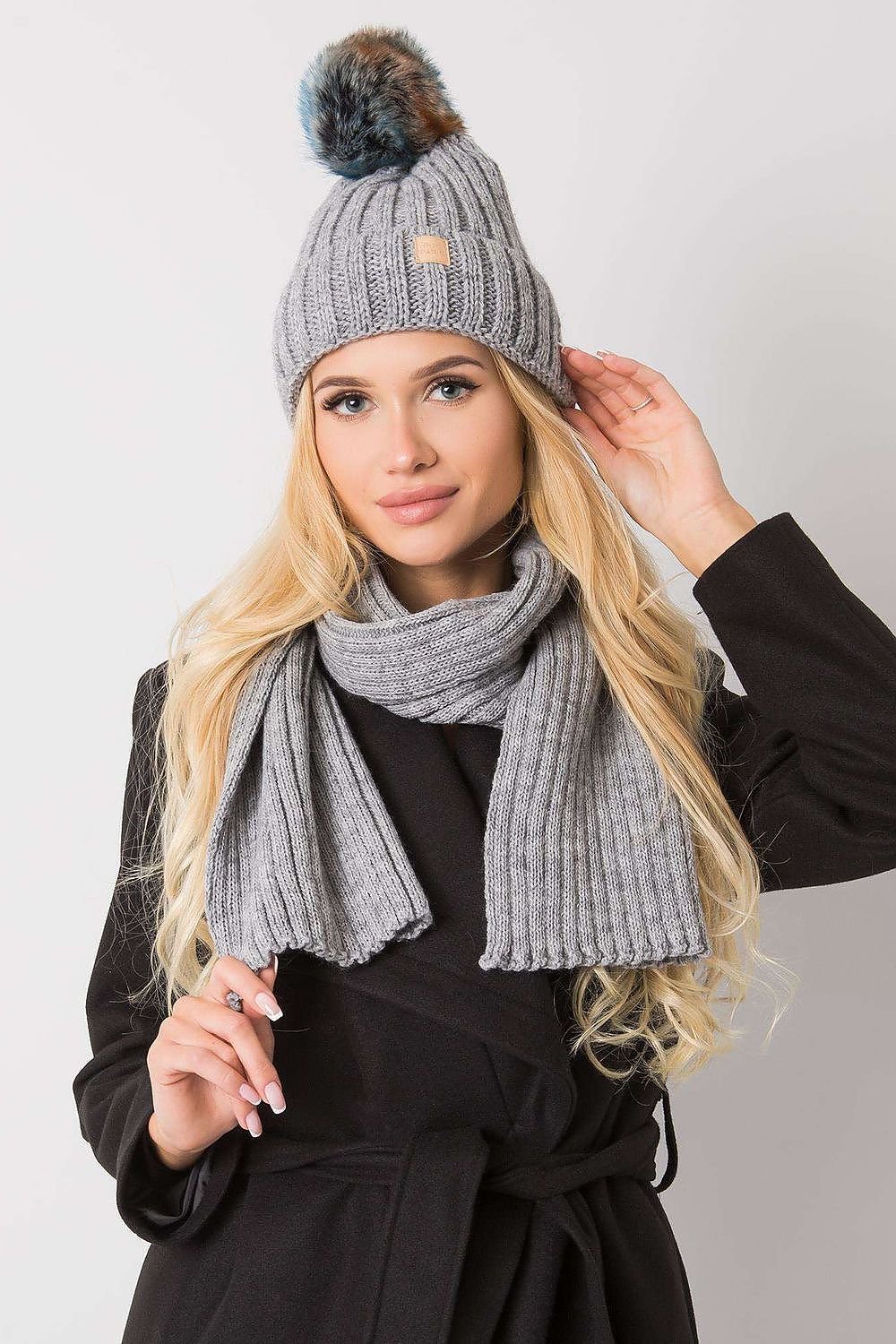 A cozy winter set featuring a hat and scarf, designed to keep you warm and stylish during the cold winter months. The perfect combination for the upcoming season.






