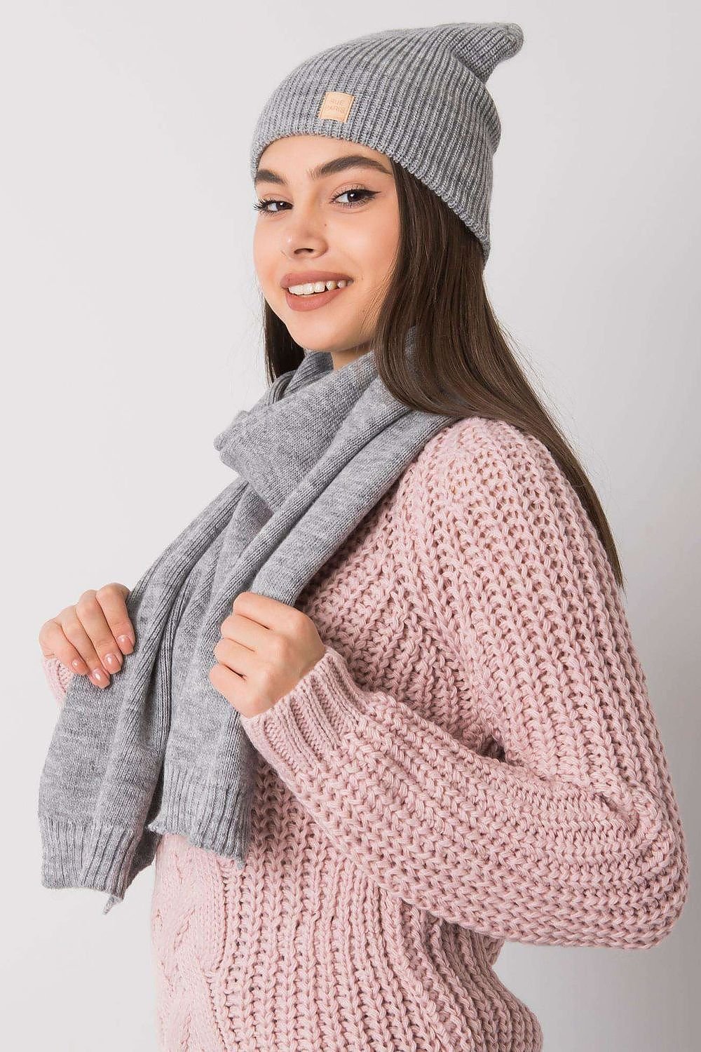 A warm and stylish women's grey winter hat and scarf set, designed to keep you cozy during the colder months. Perfect for adding comfort and style to your winter wardrobe.






