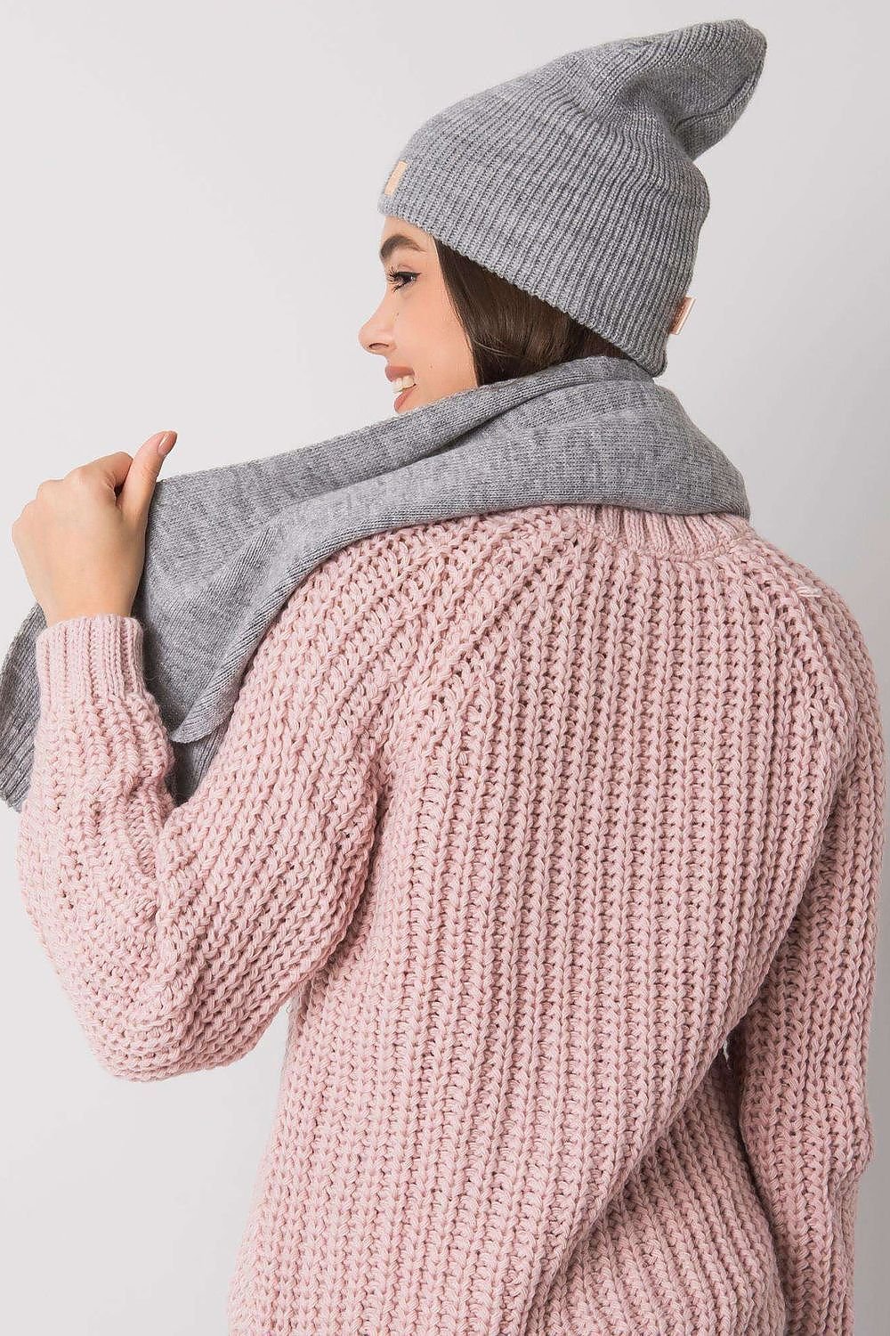 Bonnet et écharpe d'hiver pour femme