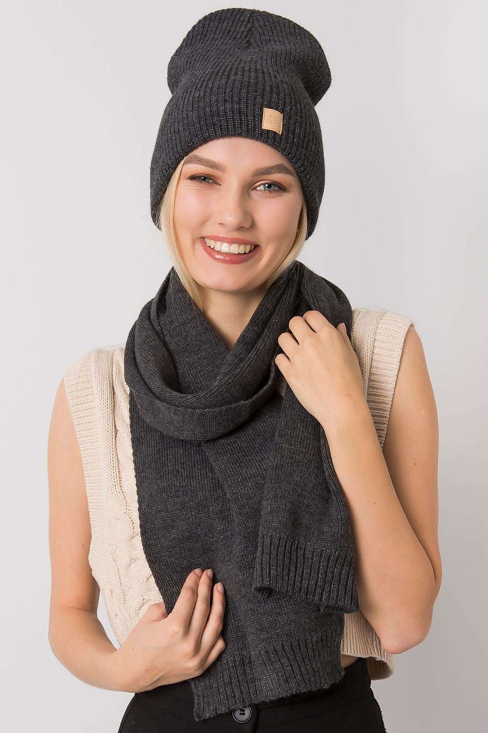 Bonnet et écharpe d'hiver pour femme