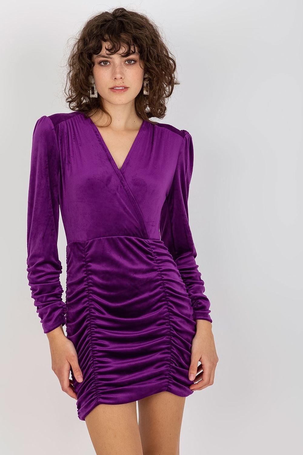 Robe en velours à manches longues avec plis décoratifs