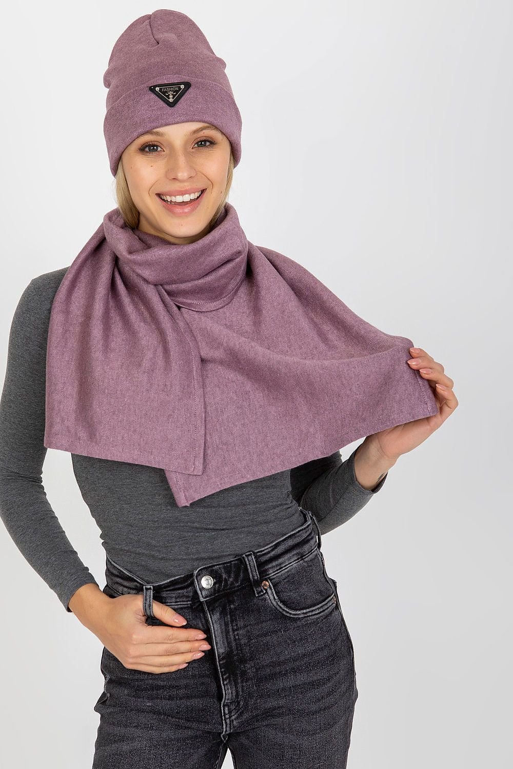 Ensemble bonnet et écharpe d'hiver pour plus de chaleur et de style