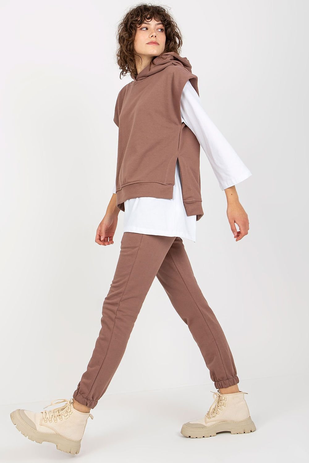  Comfortable sweatsuit set featuring a blouse with 3/4 sleeves and a round neckline, a short-sleeved sweatshirt with a hood, and long pants with a waist tie and slip pockets. Perfect for casual wear with a combination of style and comfort.