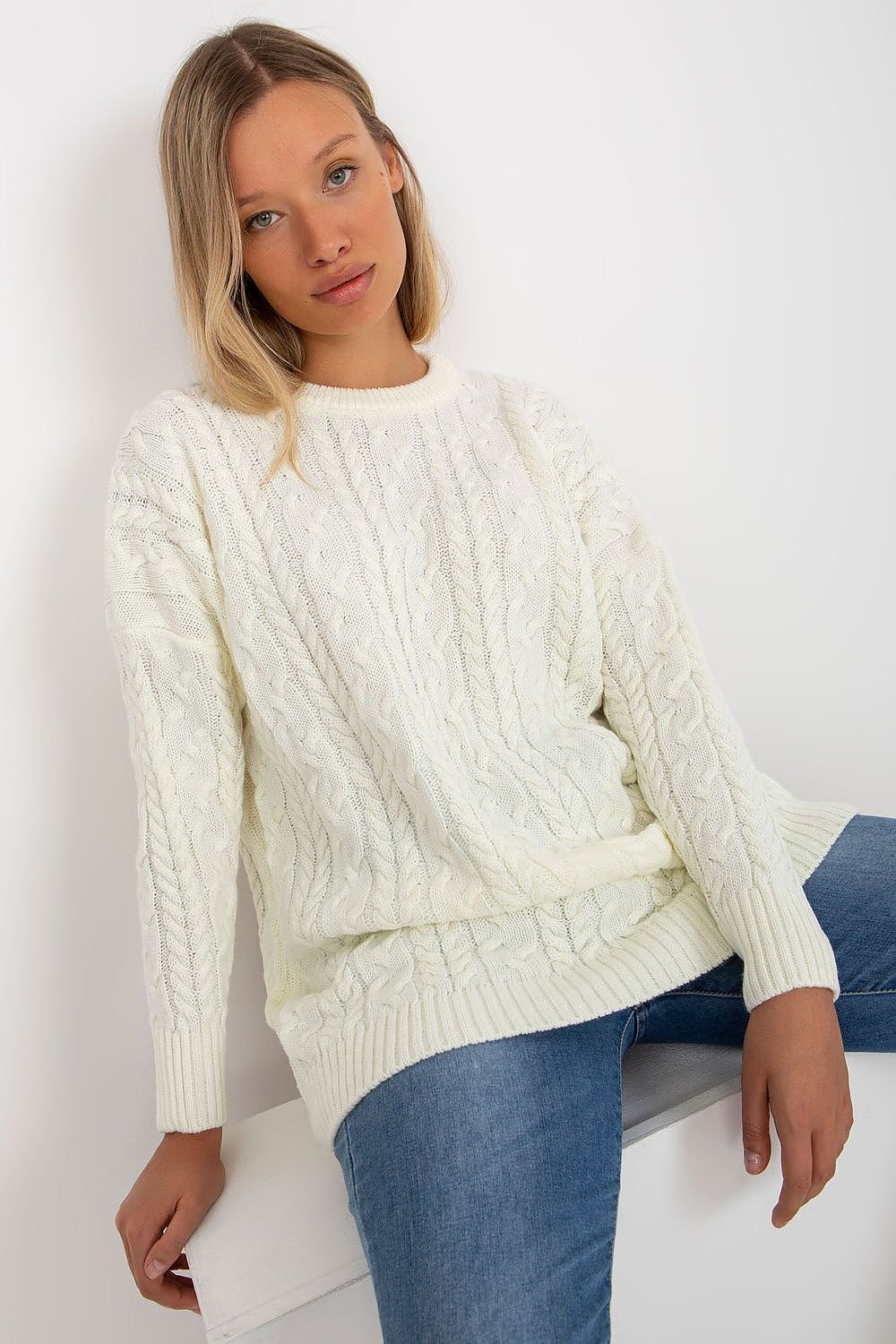 This long sweater is a versatile addition to any wardrobe, designed with long sleeves and a classic round neckline for timeless appeal. Its extended length makes it a perfect match for leggings or slim-fit pants, effortlessly blending comfort with style.


