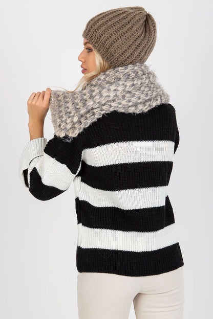 Warm Women's Knitted Scarf