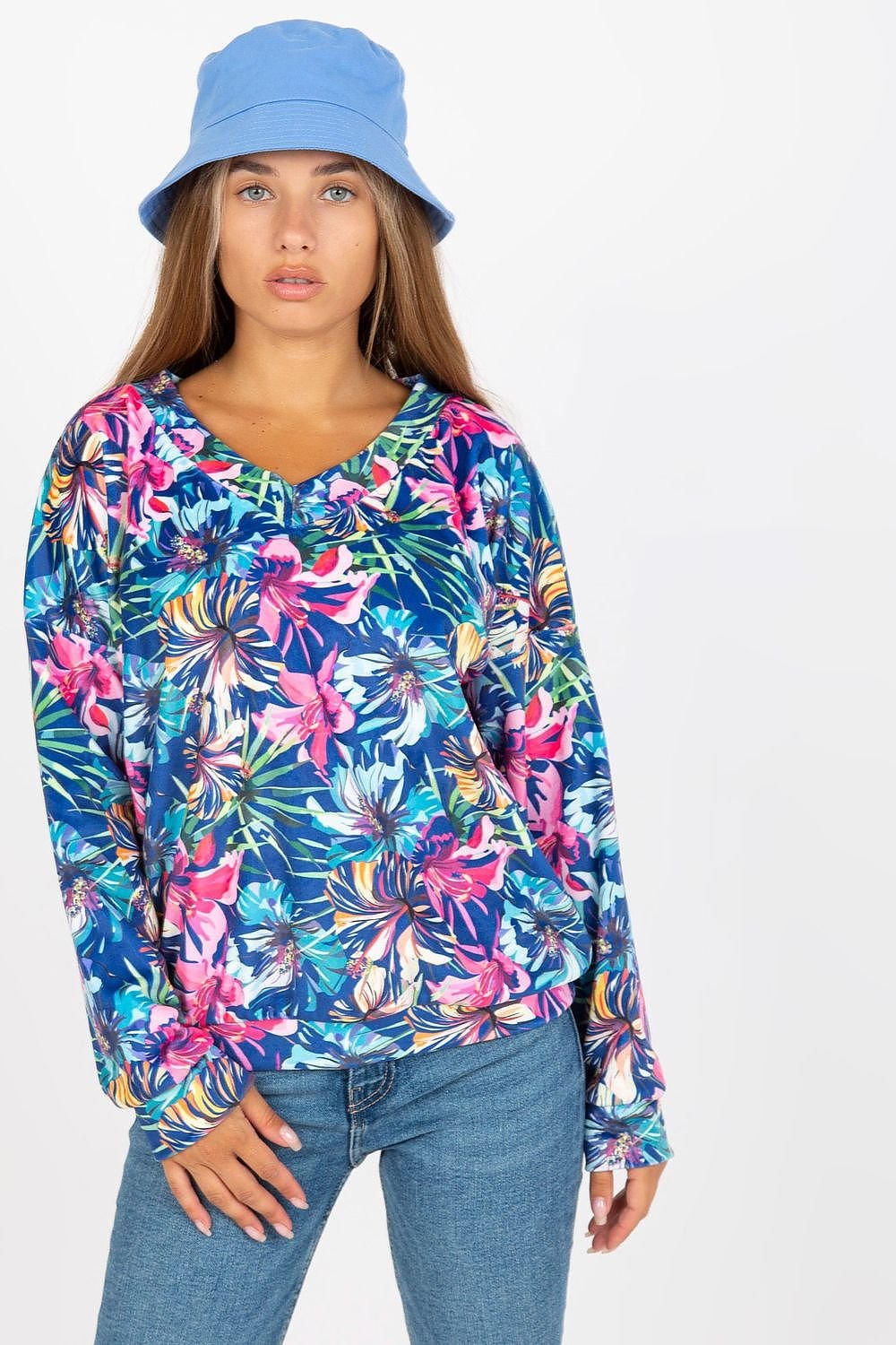 Vibrant velour sweatshirt with long sleeves and a flattering heart-shaped neckline, offering both style and comfort.
