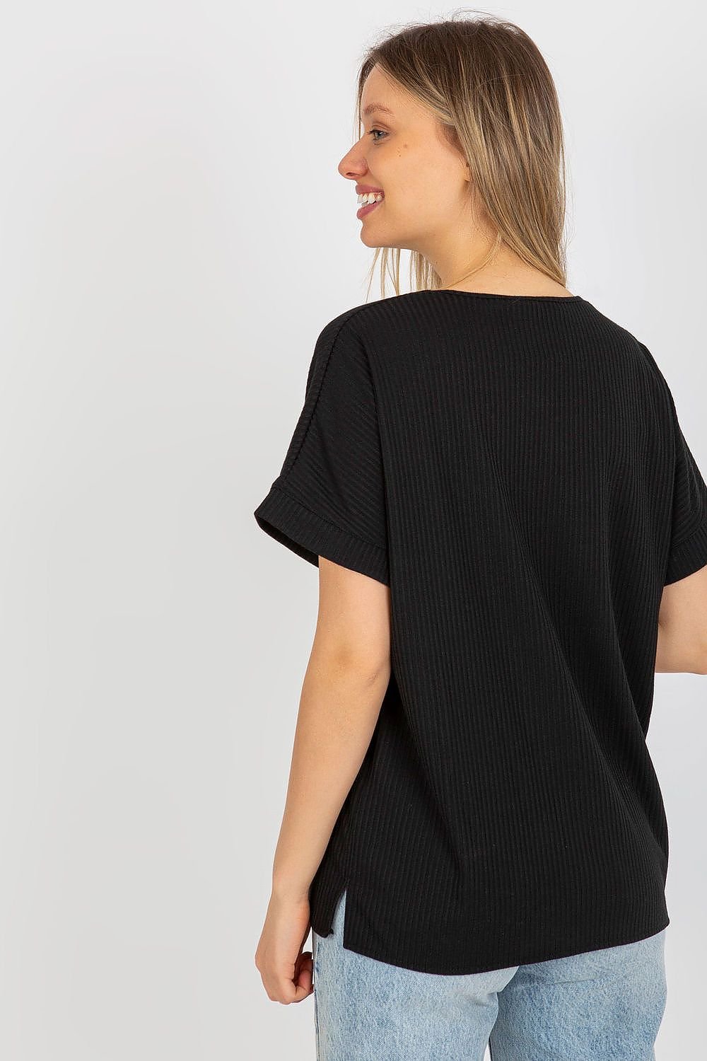 Versatile loose fit ribbed blouse with short sleeves and a round neckline, perfect for daily wear.