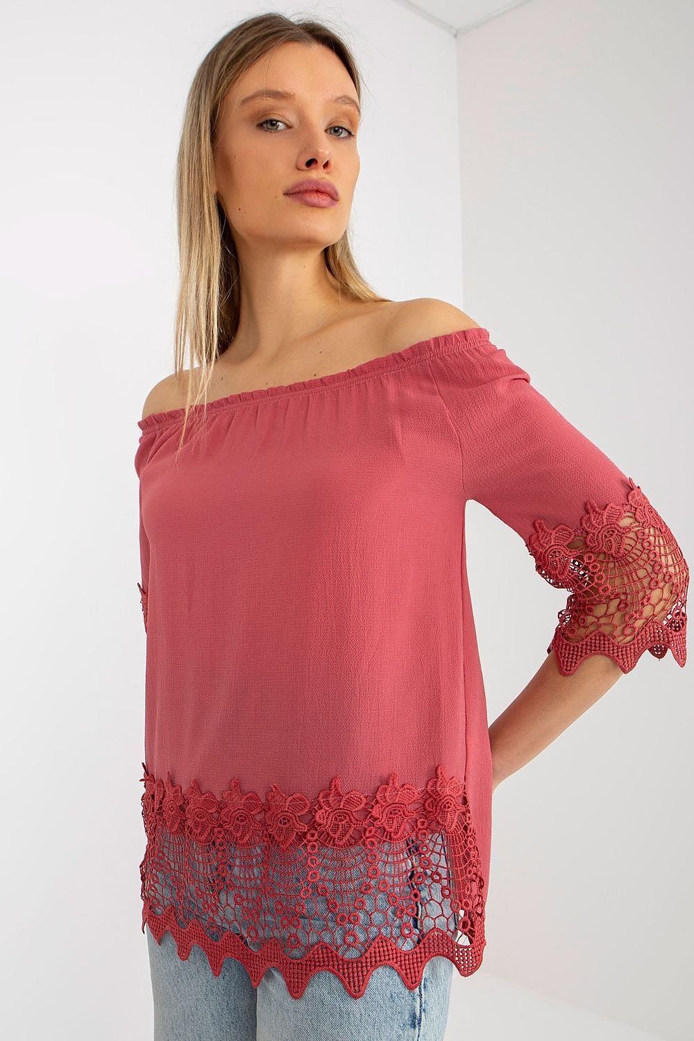 Bluse mit 3/4-Arm und spanischem Ausschnitt mit Zierborte