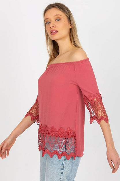 Bluse mit 3/4-Arm und spanischem Ausschnitt mit Zierborte