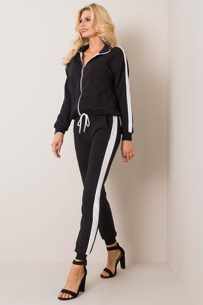 A sporty sweatshirt set featuring a zippered long-sleeve sweatshirt with slip pockets and matching long pants. The pants include a waist tie and slip pockets for added practicality. Both pieces are accented with contrasting piping, adding a stylish and dynamic touch to the design. Perfect for casual wear or active days.






