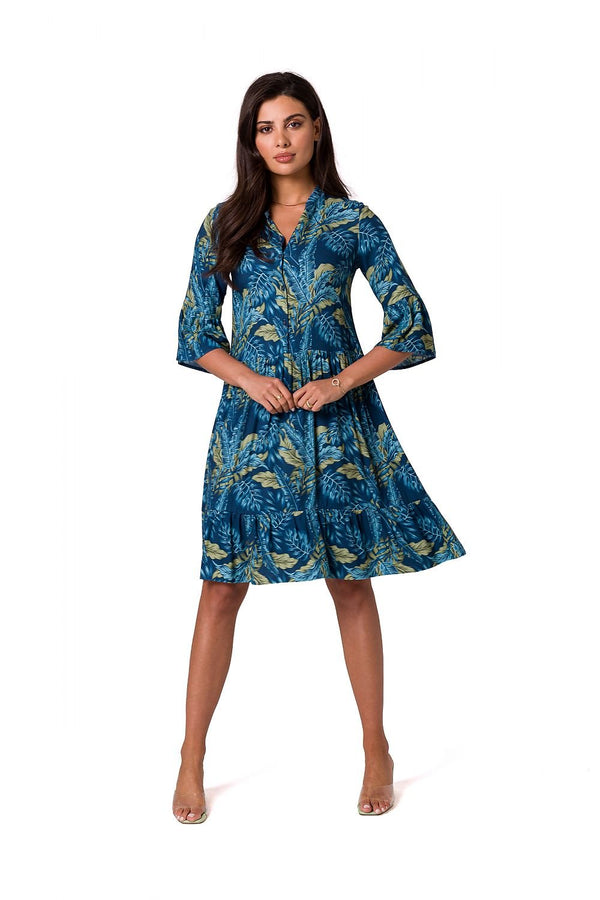 Robe à volants dépareillée avec décolleté ouvert