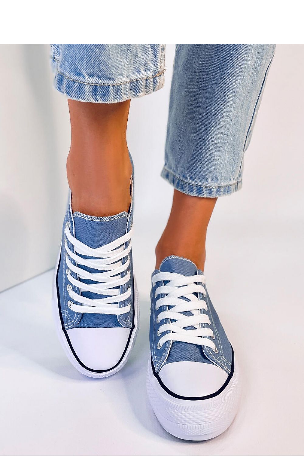 Klassische blaue Sneakers mit hoher Sohle für Damen