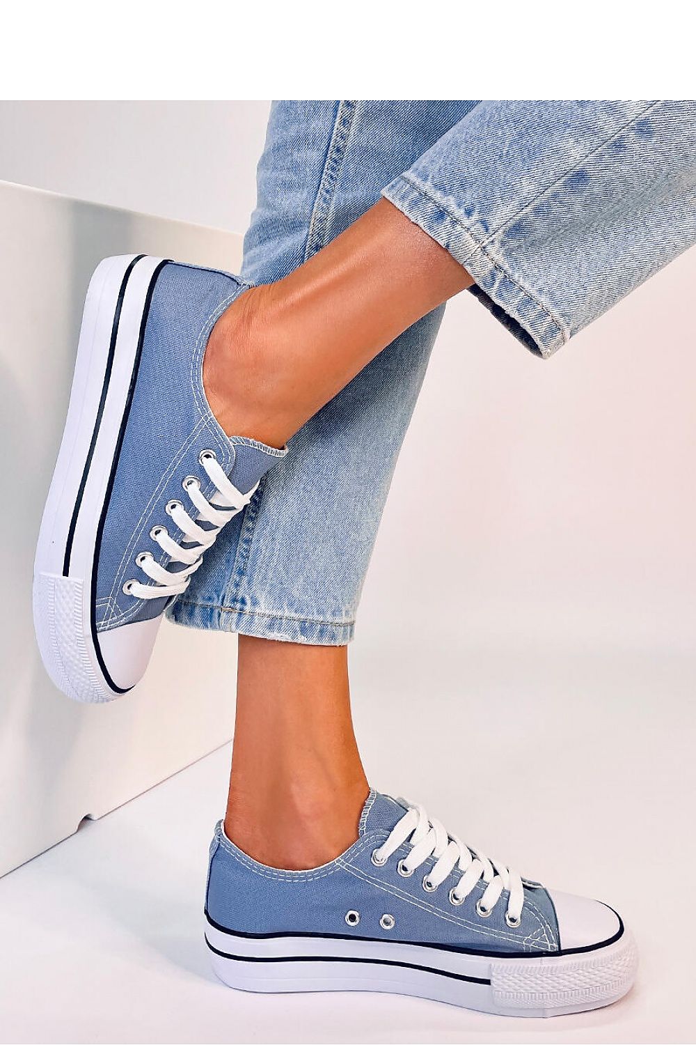 Klassische blaue Sneakers mit hoher Sohle für Damen