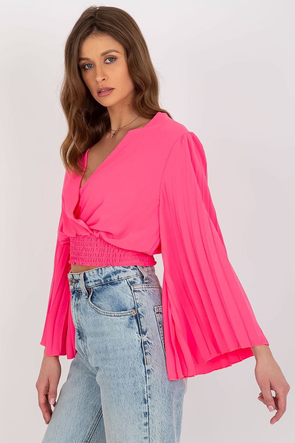 Elegant blouse featuring an envelope neckline, pleated wide sleeves, and supportive elastic at the bottom for a flattering fit.