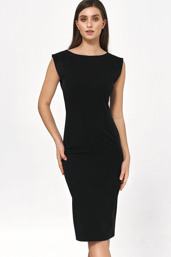 Robe ajustée avec décolleté rond devant et dos en V