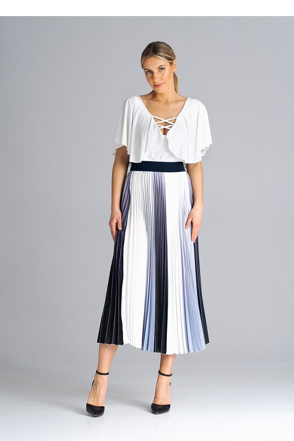 A versatile midi pleated skirt with an elastic waistband, perfect for a variety of occasions, offering comfort and style.






